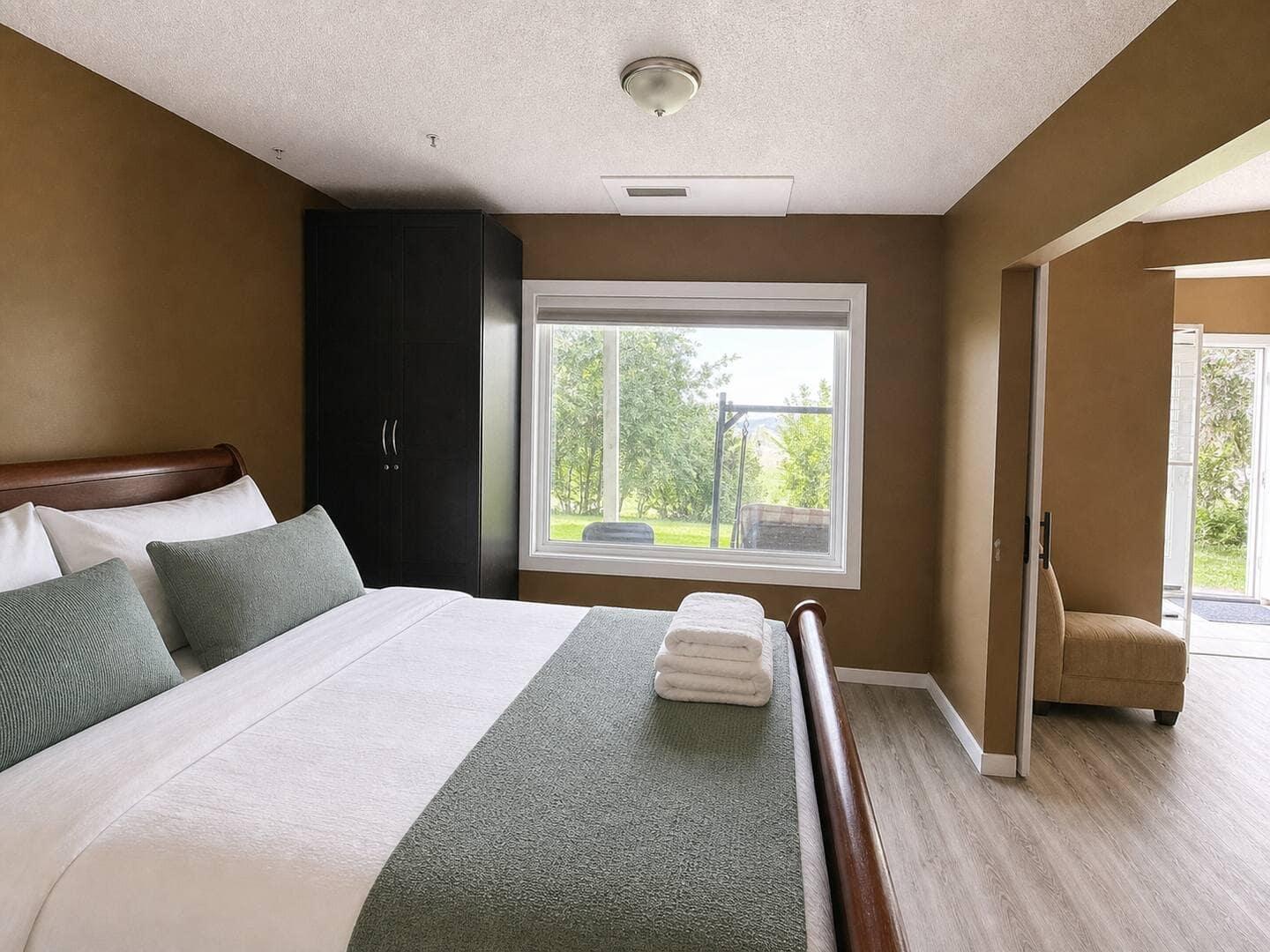 2BR Suite | Near Nose Hill photo 15
