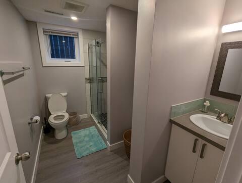 2BR Lower Suite | Shared Fenced Yard photo 20