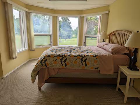 Countryside 2BR Retreat | Mountain Views photo 3