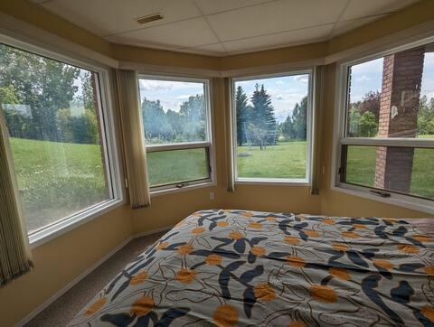 Countryside 2BR Retreat | Mountain Views photo 5