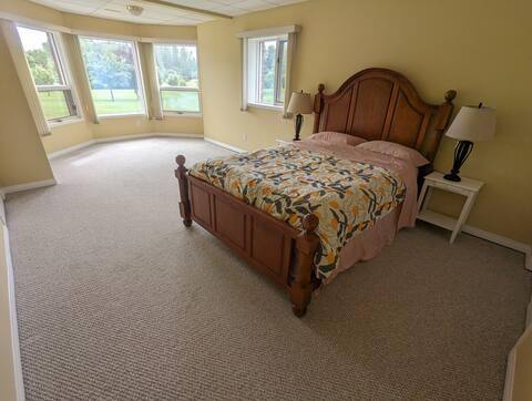 Countryside 2BR Retreat | Mountain Views photo 9
