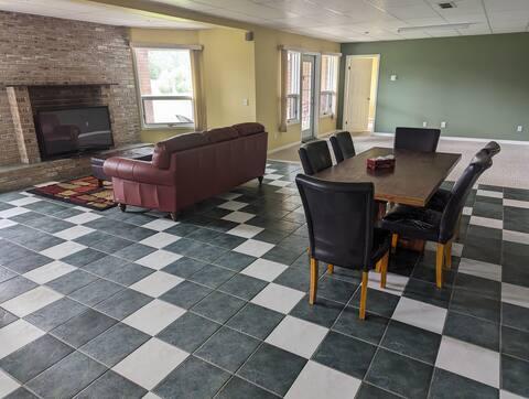 Countryside 2BR Retreat | Mountain Views photo 10