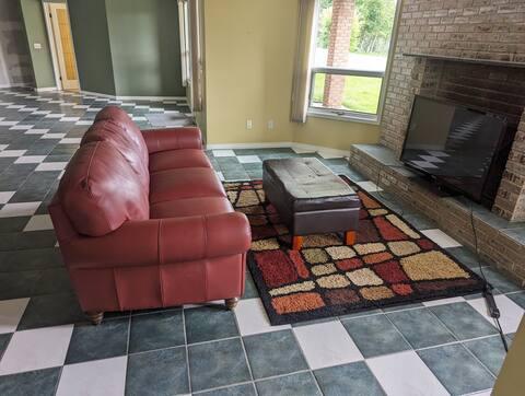 Countryside 2BR Retreat | Mountain Views photo 12